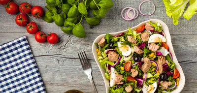 Salat_Ei_Thunfisch_Zwiebeln_%C3%96l_shutterstock_361792994-1500x710.jpg