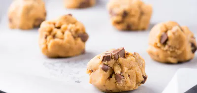 Frozen_Cookie_Dough_B%C3%A4llchen_shutterstock_270493550-1500x710.jpg