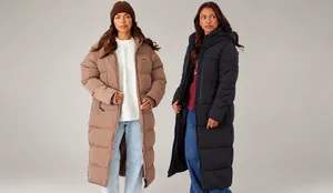 Zwei Frauen in gepolsterten Wintermänteln.png