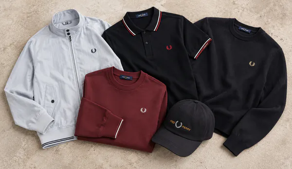 Fred Perry Kollektion im Flatlay.png